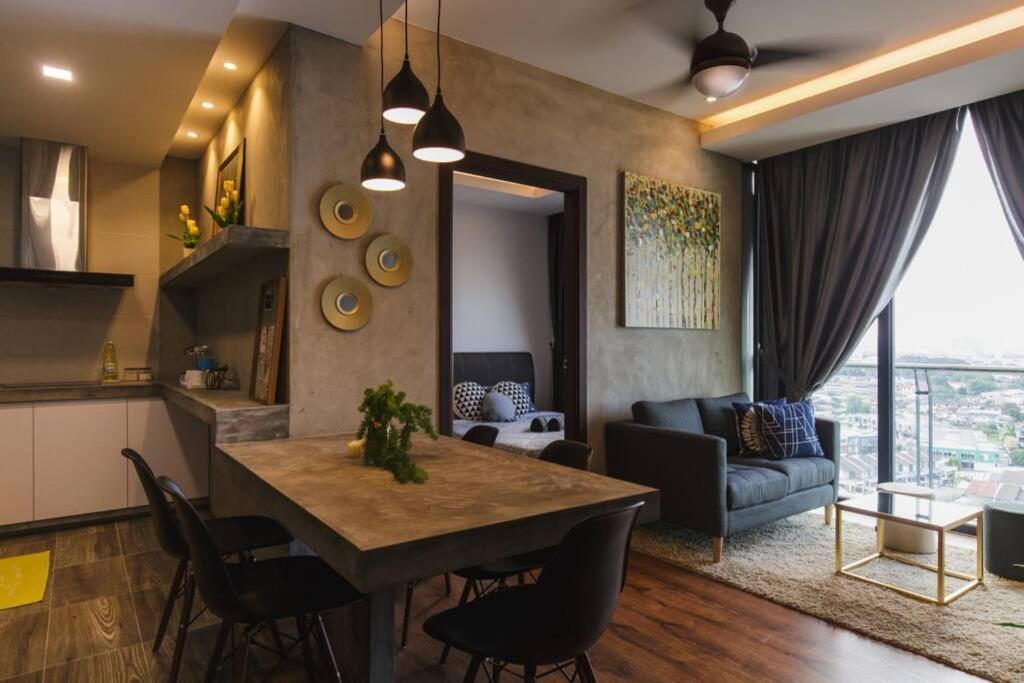 Jazz Suites 1 Vivacity Кучінг Екстер'єр фото