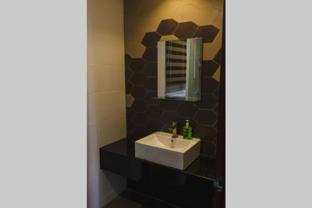 Jazz Suites 1 Vivacity Кучінг Екстер'єр фото