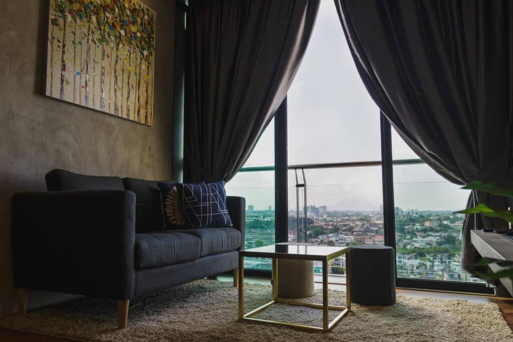 Jazz Suites 1 Vivacity Кучінг Екстер'єр фото